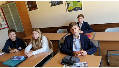 Russische Schüler gratulieren zum Tag der deutschen Einheit||||